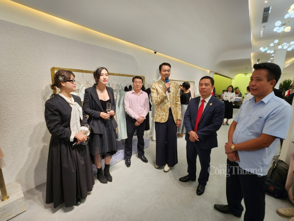 Tổng Công ty May 10 ra mắt thương hiệu thời trang DeTHEIA Tổng Công ty May 10 ra mắt thương hiệu thời trang DeTHEIA