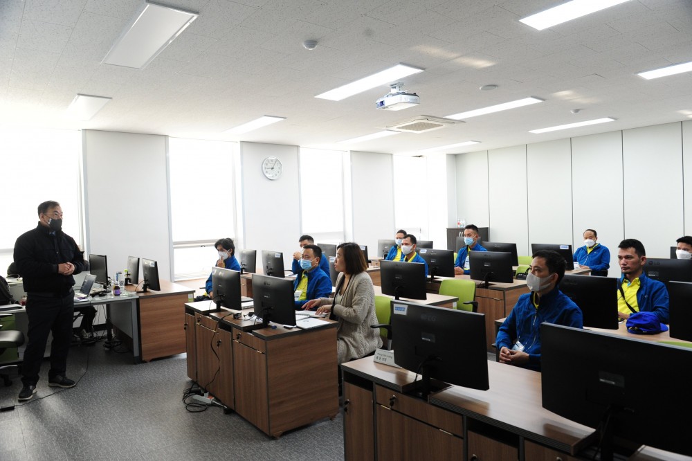 Khóa đào tạo được tổ chức tại triển khai trực tiếp tại Trung tâm đào tạo khuôn mẫu Hàn Quốc trong 4 tuần từ ngày 17/10 đến ngày 11/11/2022 Khóa đào tạo được tổ chức tại triển khai trực tiếp tại Trung tâm đào tạo khuôn mẫu Hàn Quốc trong 4 tuần từ ngày 17/10 đến ngày 11/11/2022