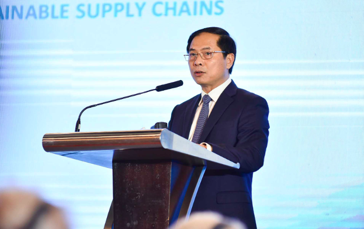 Bộ trưởng Ngoại giao Bùi Thanh Sơn tin tưởng quan hệ đối tác giữa OECD và các nước Đông Nam Á tiếp tục phát triển lên tầm cao mới, vì hòa bình, ổn định, tự cường và thịnh vượng của khu vực và trên thế giới Bộ trưởng Ngoại giao Bùi Thanh Sơn tin tưởng quan hệ đối tác giữa OECD và các nước Đông Nam Á tiếp tục phát triển lên tầm cao mới, vì hòa bình, ổn định, tự cường và thịnh vượng của khu vực và trên thế giới