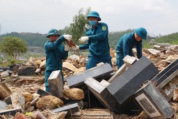 Đà Nẵng: Đất đá vùi lấp hơn 600 ngôi mộ tại Nghĩa trang Hòa Sơn