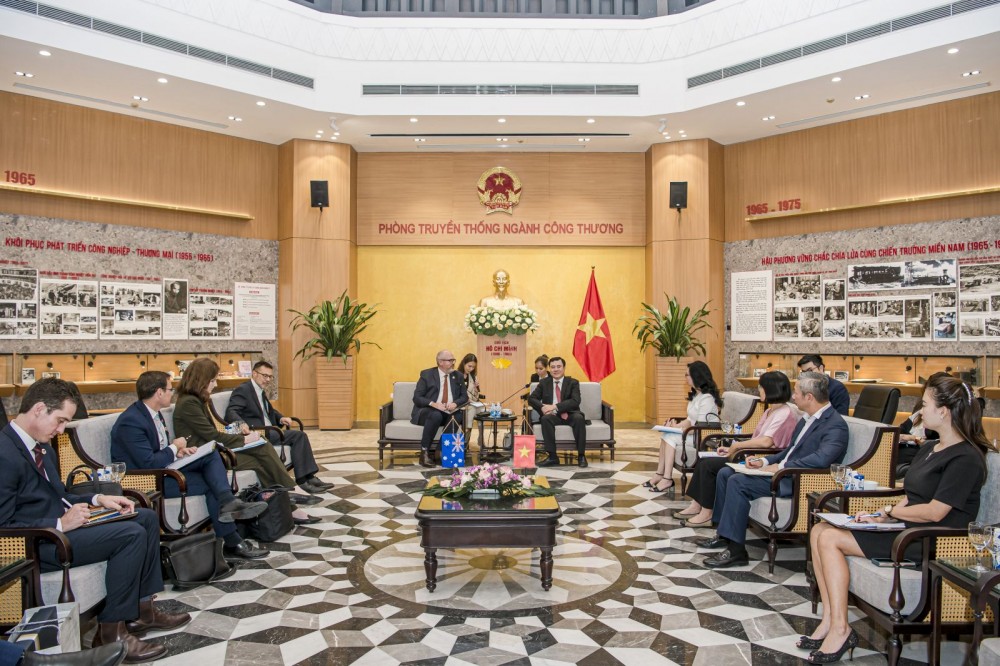 Thứ trưởng Nguyễn Sinh Nhật Tân tiếp và làm việc với Thứ trưởng phụ trách Thương mại và Sản xuất, Bộ Ngoại giao và Thương mại Úc Thứ trưởng Nguyễn Sinh Nhật Tân tiếp và làm việc với Thứ trưởng phụ trách Thương mại và Sản xuất, Bộ Ngoại giao và Thương mại Úc