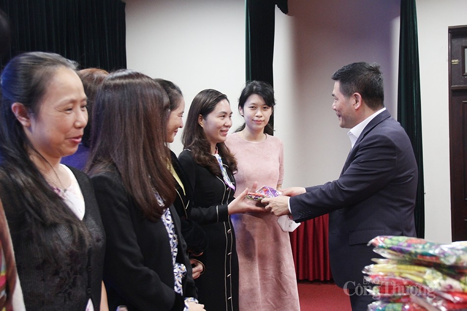 Bộ Công Thương - 15 năm thành quả thực hiện Bình đẳng giới Bộ Công Thương - 15 năm thành quả thực hiện Bình đẳng giới