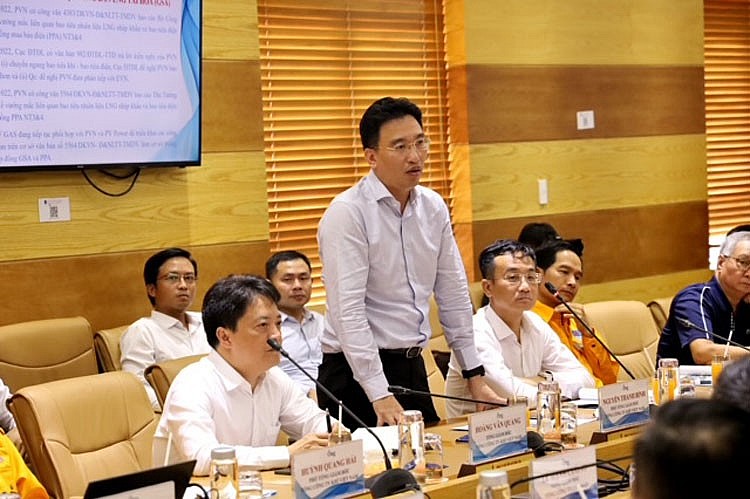 Chủ tịch HĐTV Petrovietnam Hoàng Quốc Vượng kiểm tra Dự án kho chứa 1 triệu tấn LNG Thị Vải Chủ tịch HĐTV Petrovietnam Hoàng Quốc Vượng kiểm tra Dự án kho chứa 1 triệu tấn LNG Thị Vải