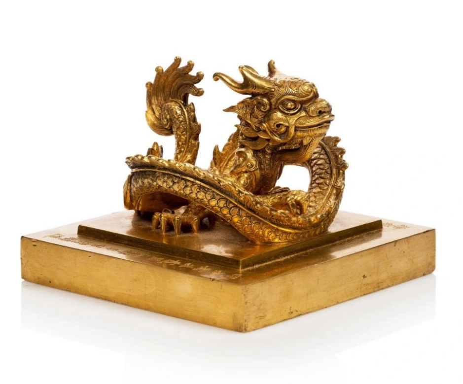 Hình ảnh kim ấn triều Nguyễn được giới thiệu trên trang web chính thức của nhà đấu giá MILLON Hình ảnh kim ấn triều Nguyễn được giới thiệu trên trang web chính thức của nhà đấu giá MILLON