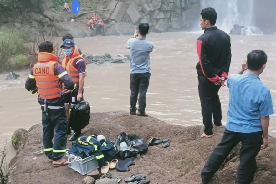 Một nam thanh niên mất tích khi đi dã ngoại tại thác Drây Dlông (xã Quảng Hiệp, huyện Cư M'gar, tỉnh Đắk Lắk). Hiện cơ quan chức năng vẫn đang nỗ lực tìm kiếm. Một nam thanh niên mất tích khi đi dã ngoại tại thác Drây Dlông (xã Quảng Hiệp, huyện Cư M'gar, tỉnh Đắk Lắk). Hiện cơ quan chức năng vẫn đang nỗ lực tìm kiếm.