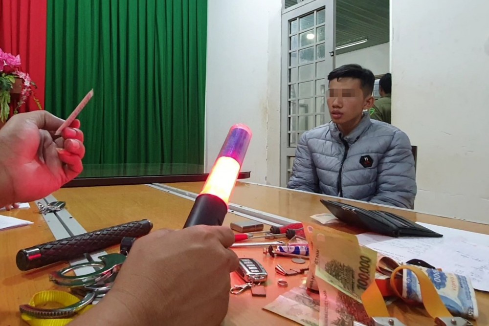 Đối tượng Sang tại cơ quan Công an. Đối tượng Sang tại cơ quan Công an.