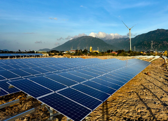 EVN lên tiếng về việc huy động 172,12 MW của điện mặt trời Trung Nam EVN lên tiếng về việc huy động 172,12 MW của điện mặt trời Trung Nam
