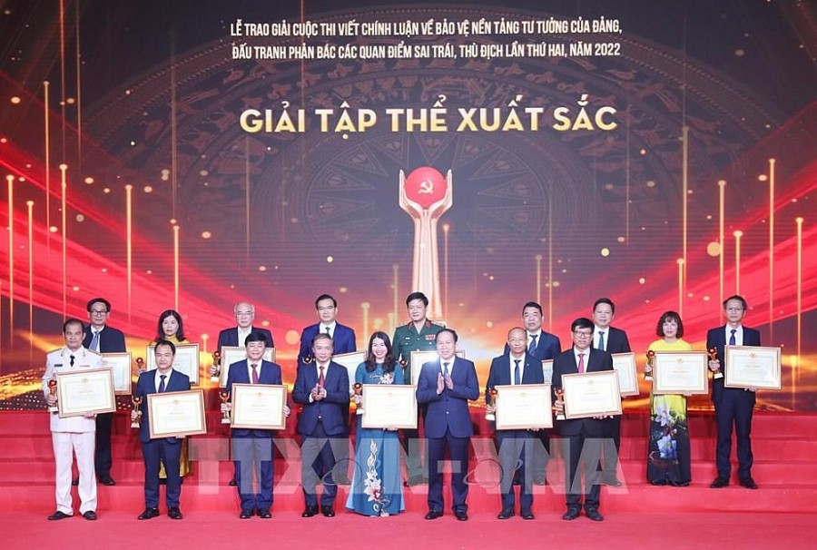 Trao thưởng Cuộc thi viết bảo vệ nền tảng tư tưởng của Đảng Trao thưởng Cuộc thi viết bảo vệ nền tảng tư tưởng của Đảng