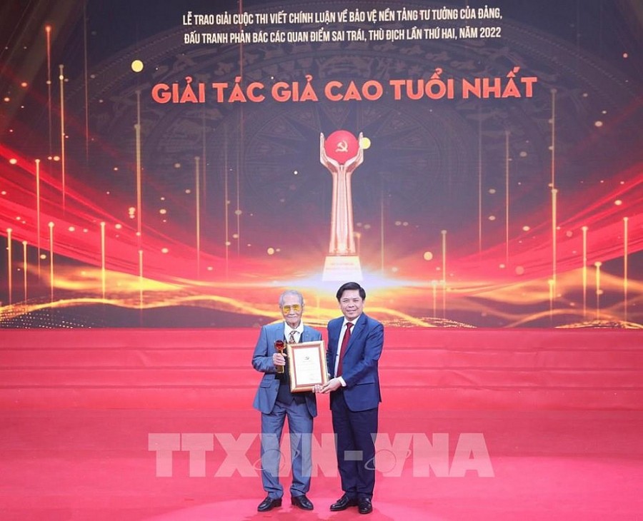 Trao thưởng Cuộc thi viết bảo vệ nền tảng tư tưởng của Đảng Trao thưởng Cuộc thi viết bảo vệ nền tảng tư tưởng của Đảng