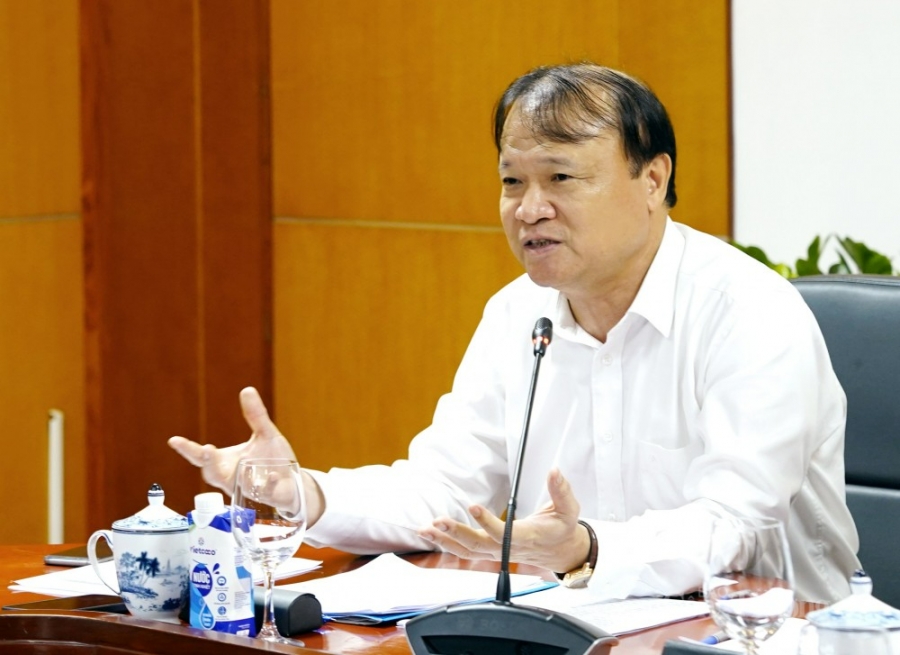 Bộ trưởng Nguyễn Hồng Diên họp với các doanh nghiệp đầu mối kinh doanh xăng dầu Bộ trưởng Nguyễn Hồng Diên họp với các doanh nghiệp đầu mối kinh doanh xăng dầu