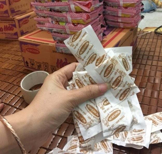 Bộ Công Thuơng cảnh báo người dân cẩn trọng khi mua gói súp “Hảo Hảo tôm chua cay” riêng lẻ