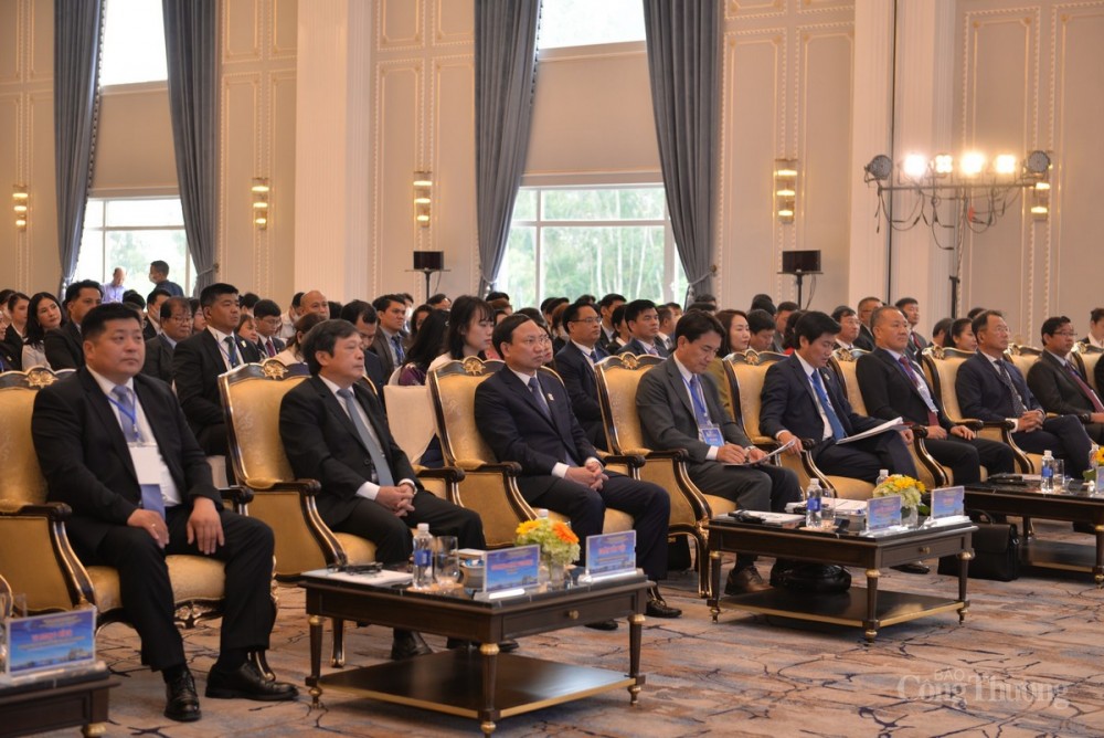 Các đại biểu tham dự lễ Khai mạc Đại hội đồng Diễn đàn Du lịch Liên khu vực Đông Á Các đại biểu tham dự lễ Khai mạc Đại hội đồng Diễn đàn Du lịch Liên khu vực Đông Á