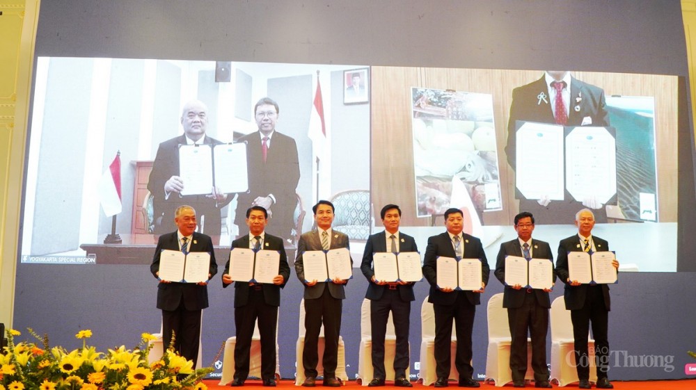 Tuyên bố chung được ký kết giữa các thành viên trong EATOF Tuyên bố chung được ký kết giữa các thành viên trong EATOF