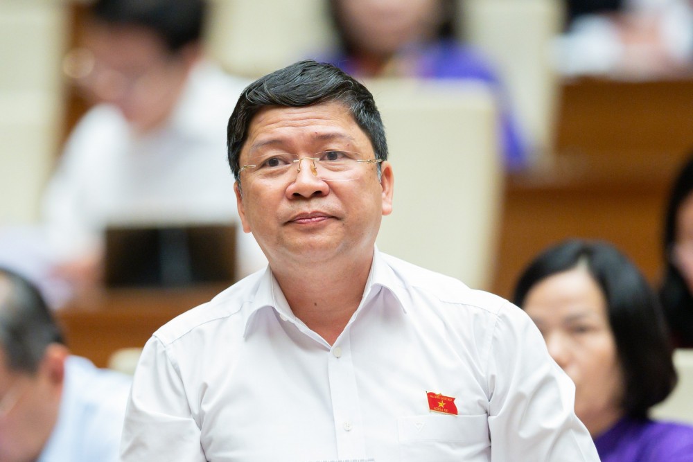 ại biểu Tạ Văn Hạ - Đoàn ĐBQH tỉnh Quảng Nam tranh luận tại Hội trường