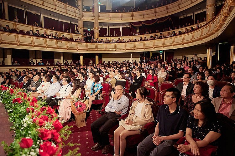 Dàn nhạc SSO tái diễn thành công tổ khúc Carmen nổi tiếng trong buổi hòa nhạc tối 26/10 Dàn nhạc SSO tái diễn thành công tổ khúc Carmen nổi tiếng trong buổi hòa nhạc tối 26/10