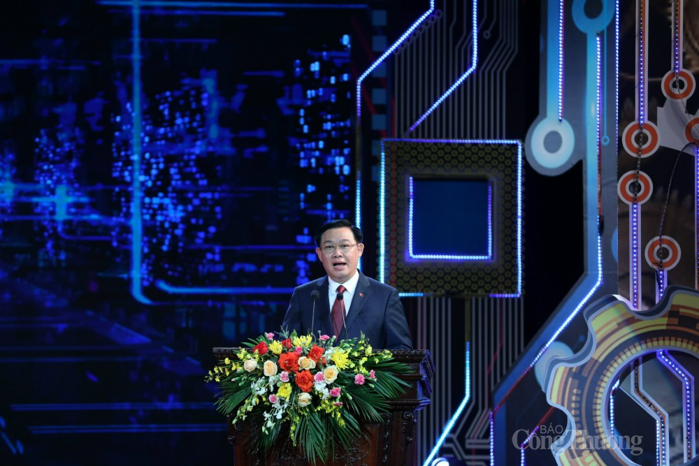 Chủ tịch Quốc hội Vương Đình Huệ: Phát triển KHCN là sự nghiệp của toàn Đảng toàn dân Chủ tịch Quốc hội Vương Đình Huệ: Phát triển KHCN là sự nghiệp của toàn Đảng toàn dân