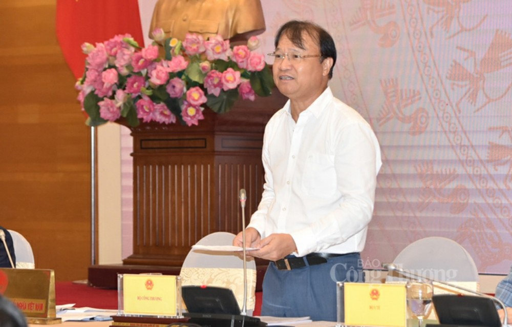 undefined Bộ Công Thương thực hiện hàng loạt giải pháp để bảo đảm nguồn cung xăng dầu