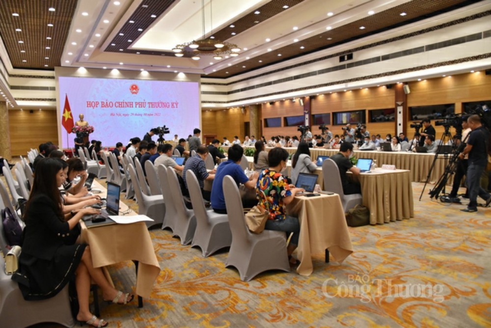 undefined Bộ Công Thương thực hiện hàng loạt giải pháp để bảo đảm nguồn cung xăng dầu