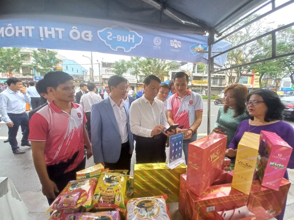 Thừa Thiên Huế: Ra mắt giải pháp thanh toán không dùng tiền mặt