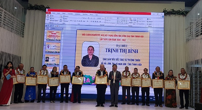 Thanh Hóa: Biểu dương 100 đồng bào Công giáo tiêu biểu trong phong trào thi đua yêu nước Thanh Hóa: Biểu dương 100 đồng bào Công giáo tiêu biểu trong phong trào thi đua yêu nước