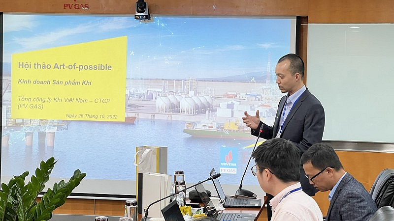 Ông Trần Vũ Trung – Chủ nhiệm cao cấp EY Việt Nam giới thiệu về chuỗi hội thảo. Ông Trần Vũ Trung – Chủ nhiệm cao cấp EY Việt Nam giới thiệu về chuỗi hội thảo.