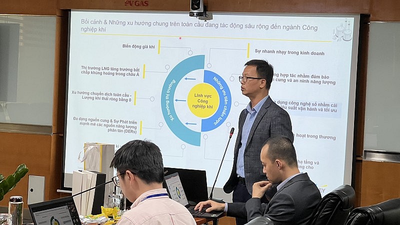 Ông Nguyễn Minh Đức – Phó tổng giám đốc EY Việt Nam chia sẻ về bối cảnh và xu hướng trong ngành công nghiệp khí. Ông Nguyễn Minh Đức – Phó tổng giám đốc EY Việt Nam chia sẻ về bối cảnh và xu hướng trong ngành công nghiệp khí.