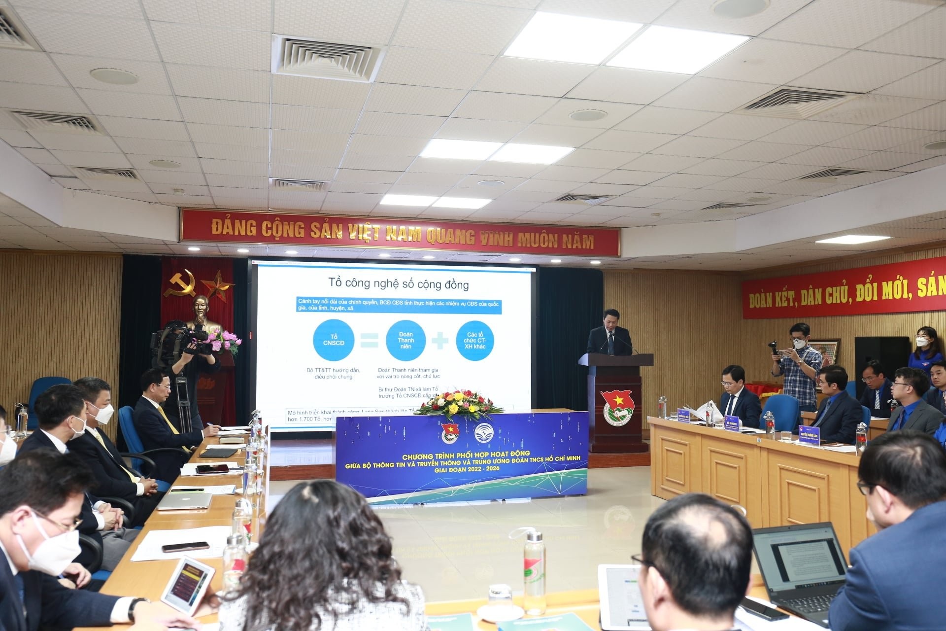 Phát triển nguồn nhân lực: Tăng khả năng tiếp cận thông tin cho đồng bào dân tộc thiểu số và miền núi