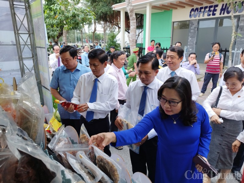 Khai mạc hội chợ Xúc tiến thương mại sản phẩm OCOP và đặc sản vùng miền Sóc Trăng năm 2022 Khai mạc hội chợ Xúc tiến thương mại sản phẩm OCOP và đặc sản vùng miền Sóc Trăng năm 2022