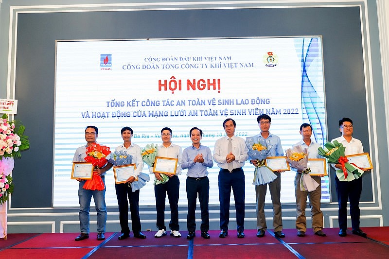 Công đoàn PV GAS khen thưởng cho những tập thể và cá nhân xuất sắc trong phong trào ATVSLĐ Công đoàn PV GAS khen thưởng cho những tập thể và cá nhân xuất sắc trong phong trào ATVSLĐ