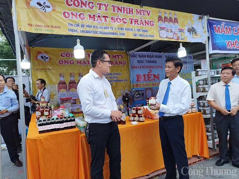 Khai mạc hội chợ Xúc tiến thương mại sản phẩm OCOP và đặc sản vùng miền Sóc Trăng năm 2022 Khai mạc hội chợ Xúc tiến thương mại sản phẩm OCOP và đặc sản vùng miền Sóc Trăng năm 2022