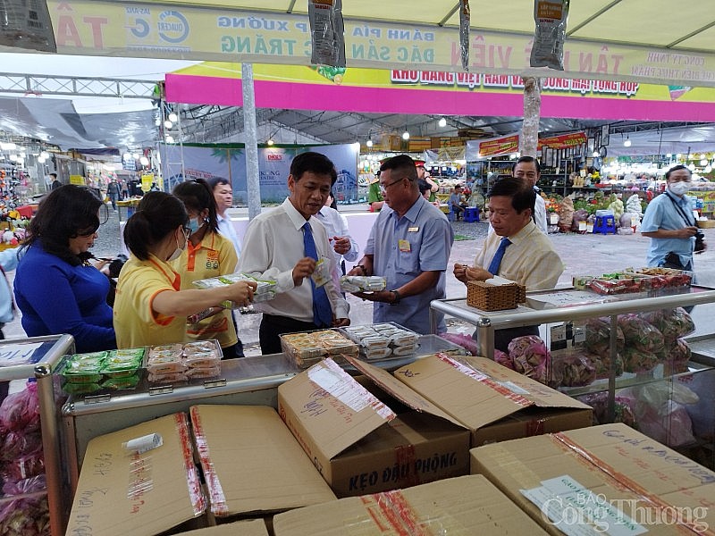 Khai mạc hội chợ Xúc tiến thương mại sản phẩm OCOP và đặc sản vùng miền Sóc Trăng năm 2022 Khai mạc hội chợ Xúc tiến thương mại sản phẩm OCOP và đặc sản vùng miền Sóc Trăng năm 2022