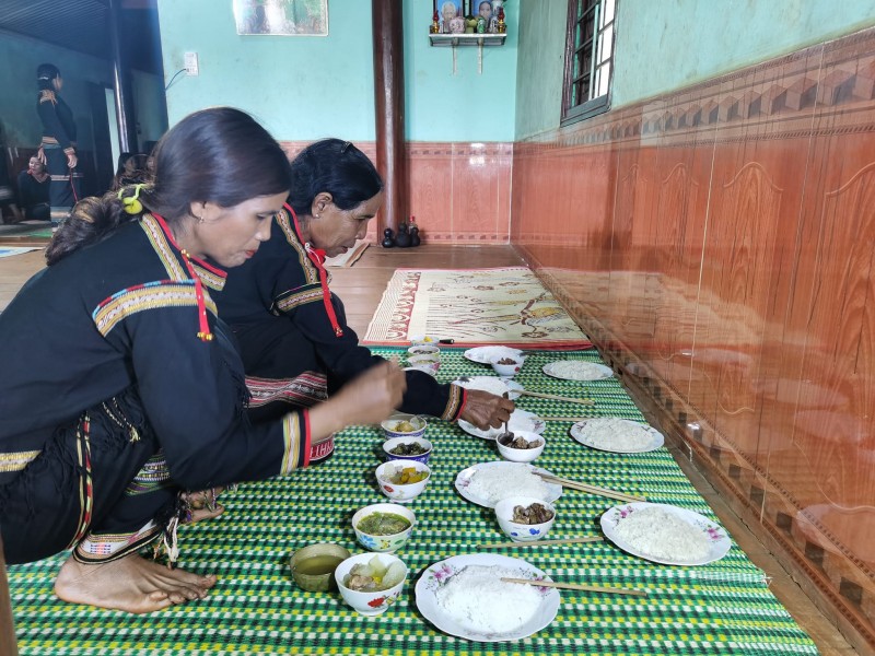 Đắk Lắk: Lễ ăn cơm mới của người Ê đê sau khi thu hoạch thóc lúa