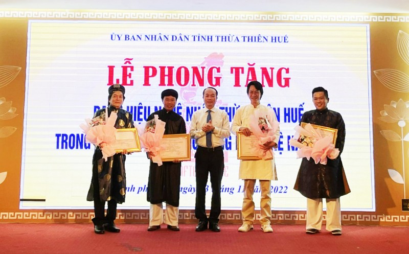 Thừa Thiên Huế: Phong tặng Nghệ nhân trong lĩnh vực thủ công mỹ nghệ Thừa Thiên Huế: Phong tặng Nghệ nhân trong lĩnh vực thủ công mỹ nghệ
