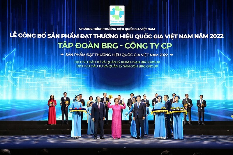 Madame Nguyễn Thị Nga, Chủ tịch Tập đoàn BRG nhận danh hiệu “Sản phẩm đạt Thương hiệu Quốc gia Việt Nam 2022” Madame Nguyễn Thị Nga, Chủ tịch Tập đoàn BRG nhận danh hiệu “Sản phẩm đạt Thương hiệu Quốc gia Việt Nam 2022”