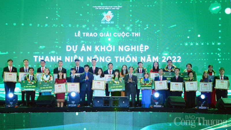 Dịp này, Trung ương Đoàn cũng trao giải cho các dự án xuất sắc tại chuộc thi “Dự án khởi nghiệp thanh niên nông thôn”.