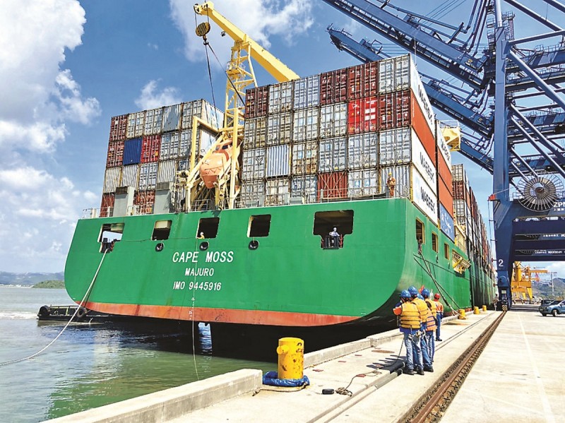 Cảng CICT Cái Lân tiếp nhận tàu container Cape Moss 41.000 tấn Cảng CICT Cái Lân tiếp nhận tàu container Cape Moss 41.000 tấn