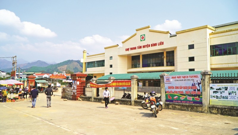 Nhờ hạ tầng giao thông đồng bộ, hoạt động thương mại khởi sắc hơn Nhờ hạ tầng giao thông đồng bộ, hoạt động thương mại khởi sắc hơn