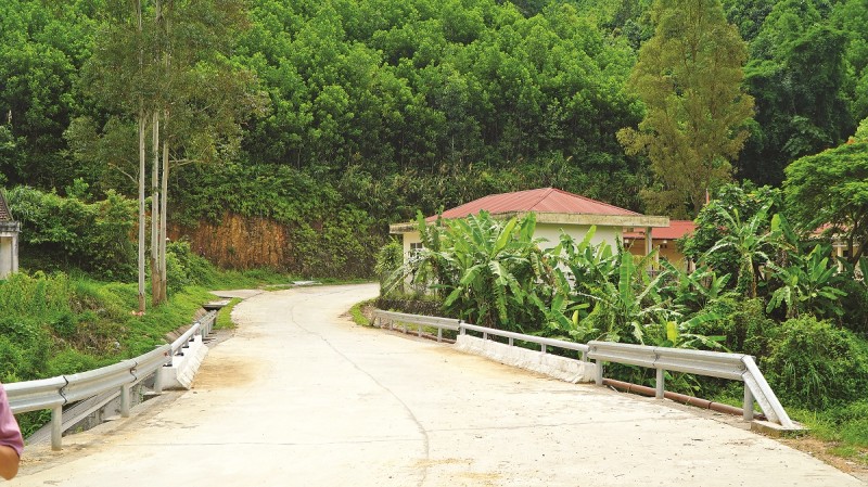 Hạ tầng giao thông tại huyện Bình Liêu ngày càng được cải thiện Hạ tầng giao thông tại huyện Bình Liêu ngày càng được cải thiện