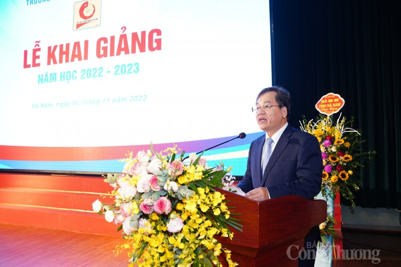 Bộ trưởng Nguyễn Hồng Diên dự Lễ khai giảng tại Trường Đại học Công nghiệp Hà Nội Bộ trưởng Nguyễn Hồng Diên dự Lễ khai giảng tại Trường Đại học Công nghiệp Hà Nội