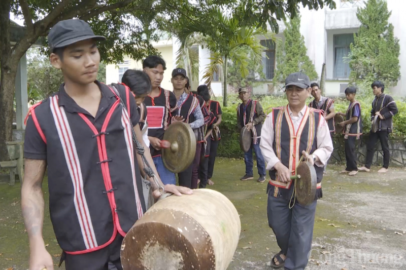 Gia Lai: Truyền lửa cồng chiêng cho thế hệ trẻ