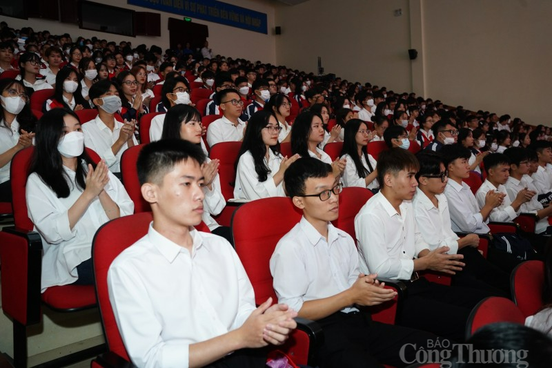 Trường Đại học Công nghiệp Hà Nội tổ chức Lễ khai giảng với hơn 8.000 tân sinh viên Trường Đại học Công nghiệp Hà Nội tổ chức Lễ khai giảng với hơn 8.000 tân sinh viên