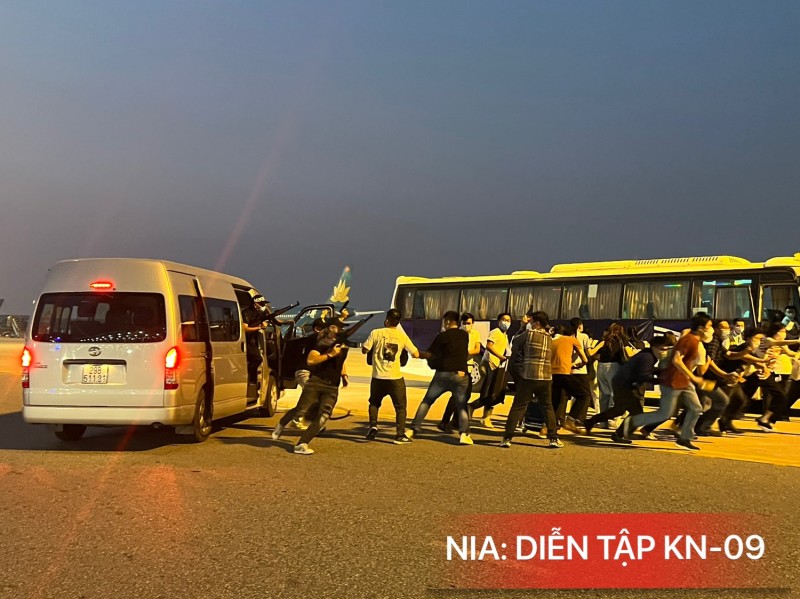 Diễn tập ứng phó hành vi can thiệp bất hợp pháp tại Cảng hàng không quốc tế Nội Bài Diễn tập ứng phó hành vi can thiệp bất hợp pháp tại Cảng hàng không quốc tế Nội Bài