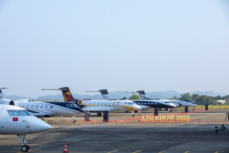 Toàn cảnh triển lãm hàng không hạng sang đầu tiên tại Việt Nam Toàn cảnh triển lãm hàng không hạng sang đầu tiên tại Việt Nam