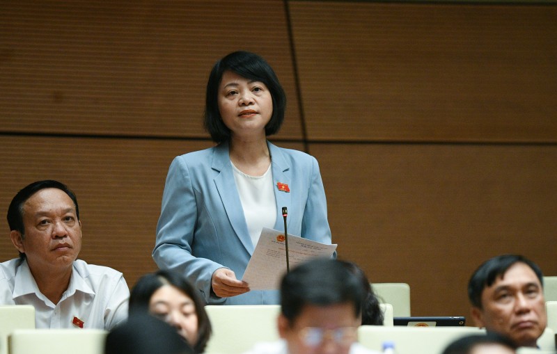 Đại biểu Nguyễn Thanh Cầm - Đoàn ĐBQH tỉnh Tiền Giang phát biểu tranh luận