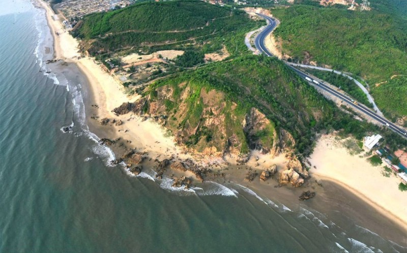 Biển Đá Nhảy, huyện Bố Trạch, nơi có quỹ đất ven biển dồi dào, cảnh quan thiên nhiên trù phú Biển Đá Nhảy, huyện Bố Trạch, nơi có quỹ đất ven biển dồi dào, cảnh quan thiên nhiên trù phú