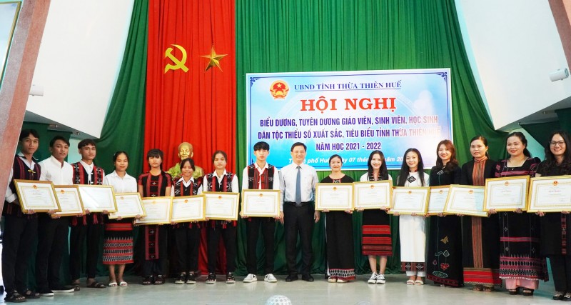 Thừa Thiên Huế: Biểu dương giáo viên, học sinh dân tộc thiểu số xuất sắc