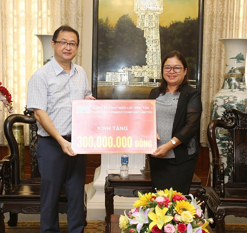 Công ty TNHH Điện lực Vĩnh Tân 1 hỗ trợ chi phí phòng chống dịch cho MTTQ tỉnh Bình Thuận Công ty TNHH Điện lực Vĩnh Tân 1 hỗ trợ chi phí phòng chống dịch cho MTTQ tỉnh Bình Thuận