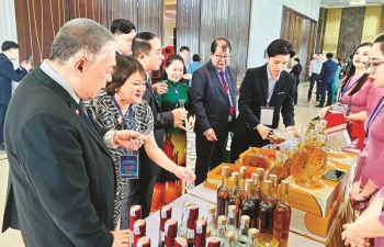 Bài 2: Gắn với du lịch, dịch vụ