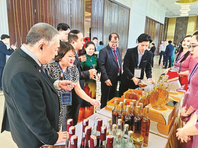 Sản phẩm OCOP được trưng bày tại Đại hội đồng Diễn đàn Du lịch Liên khu vực Đông Á (EATOF) lần thứ 17 tổ chức tại Quảng Ninh trong tháng 10/2022 Sản phẩm OCOP được trưng bày tại Đại hội đồng Diễn đàn Du lịch Liên khu vực Đông Á (EATOF) lần thứ 17 tổ chức tại Quảng Ninh trong tháng 10/2022