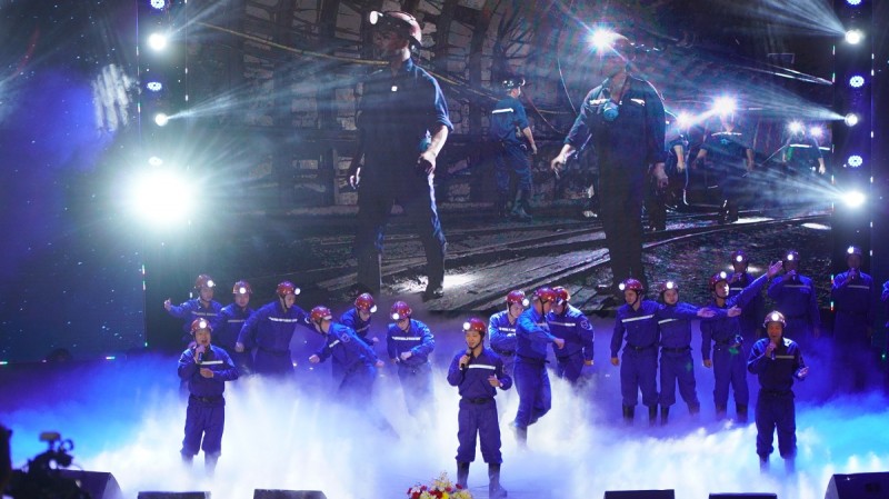 Một trong những tiết mục được công diễn tại đêm bế mạc. Một trong những tiết mục được công diễn tại đêm bế mạc.